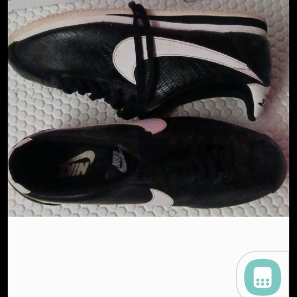 Nike Classic Black and White Trainers - Picture 1 of 4